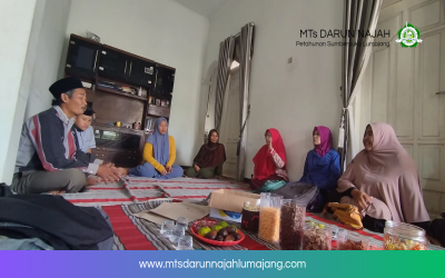 Keluarga Besar MTs Darun Najah Petahunan Takziyah ke Kediaman Ananda Julio di Desa Mojo